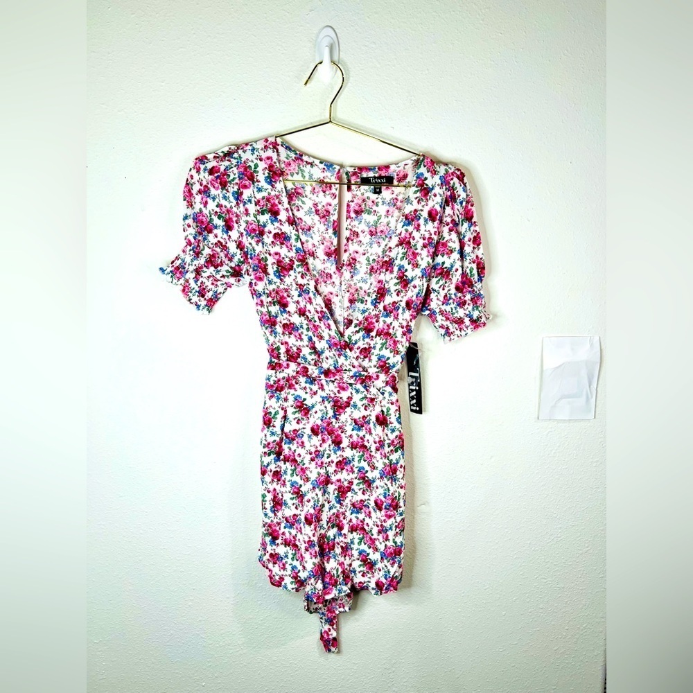 Trixxi Floral Wrap Style Romper with Puff Sleeves Size Medium 28.5”